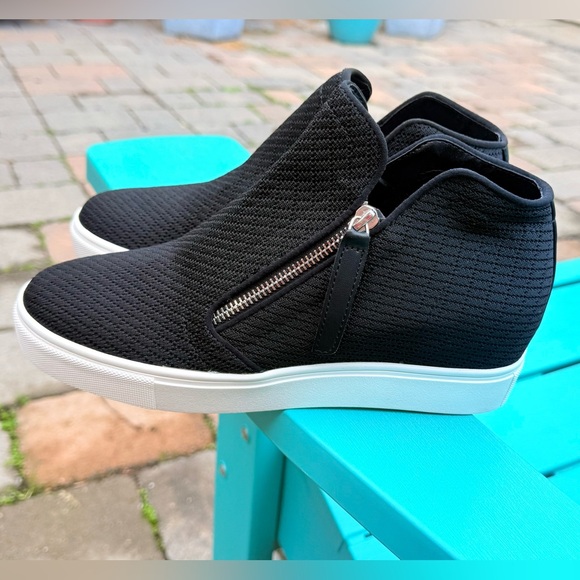 Women’s Steve Madden Camden US Size 9.5 M Black Knit Hidden Wedge Sneaker Boots - Picture 4 of 9